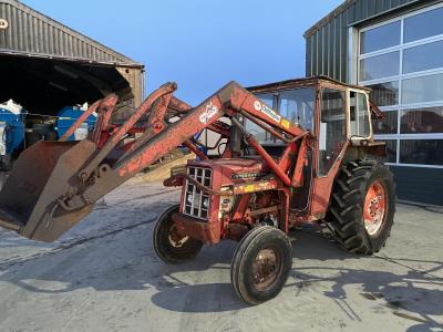 International 454 Loader Tractor