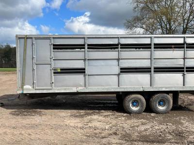 Livestock Trailer With Demountable Box Without Decks
