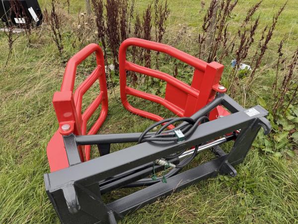 Cam Soft hands bale handler