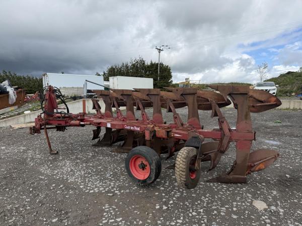 Nord Model 57 4+1 5 furrow plough