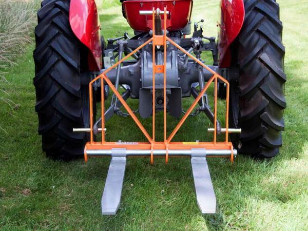 Deleks 700kg Adjustable 3-Point Linkage Pallet Forks (D-D700)
