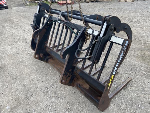 Strimech Muck Grab on Claas brackets